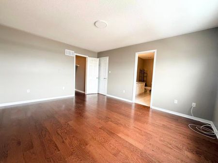 For Lease - 367 Marble Place, Newmarket, Ontario - Photo 2