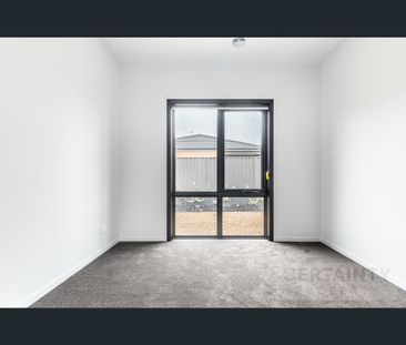 10 Niseko Crescent, Pakenham, Vic 3810 - Photo 1