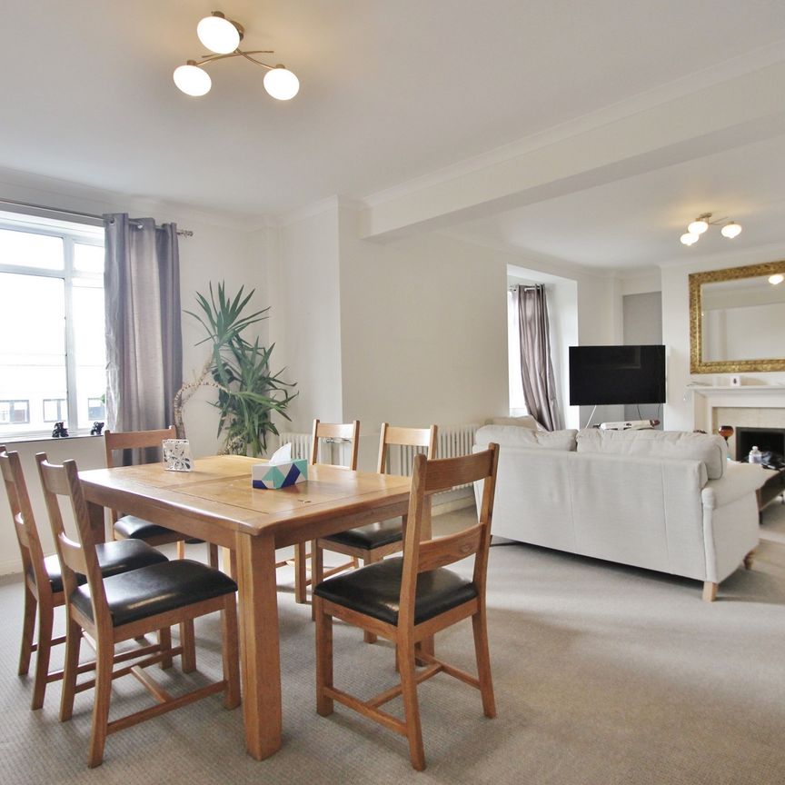 Latymer Court, Hammersmith Road, Hammersmith, London, W6 - Photo 1