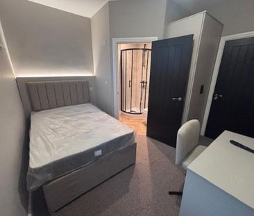 6 bedroom house of multiple occupation to rent - Photo 3