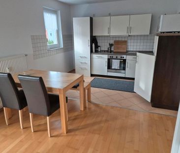 Möbliertes Wohn-/Esszimmer mit Küche in 2 Zimmer-Wohnung - Photo 3