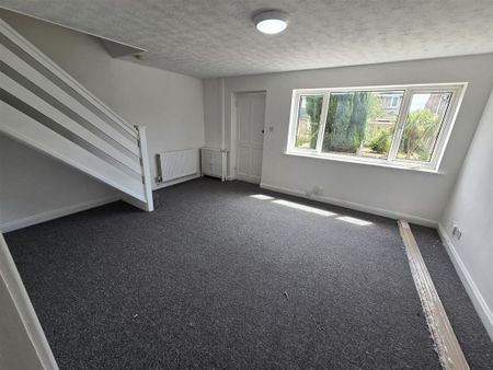 3 bedroom end of terrace house to rent - Photo 2