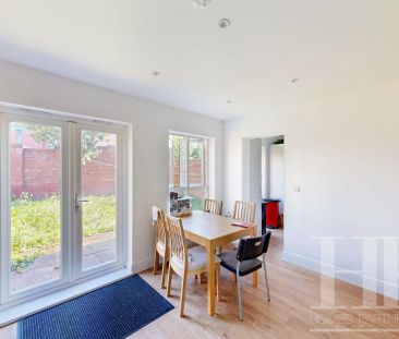 Victoria Mews, Crawley, RH11 - Photo 1