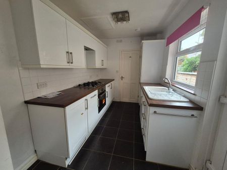 2 bedroom terraced house to rent - Photo 2