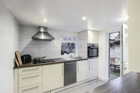1 bedroom Flat To Let - Photo 3
