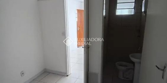 Casa com 1 quarto e 30m² para alugar em Vila Parque Brasília, Cachoeirinha. - Foto 3