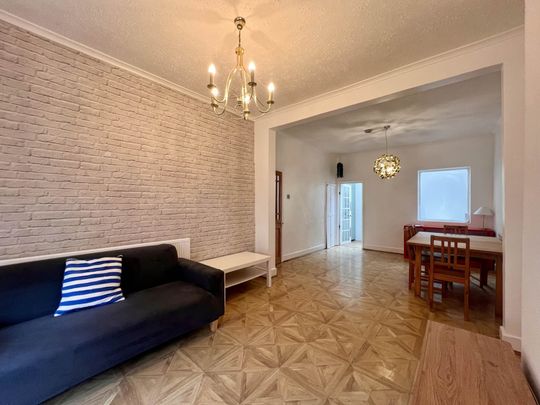 Price £2,400 pcm - Available Now - Part Furnished - Photo 1