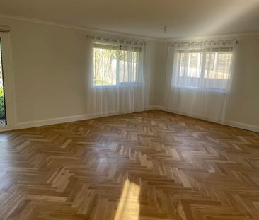 Newly renovated open plan living - Photo 5