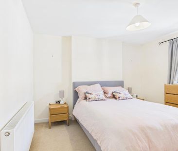 2 bedroom end of terrace house to rent - Photo 3