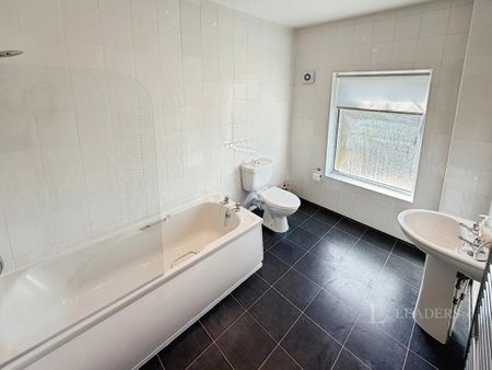 2 bedroom semi-detached house to rent - Photo 4