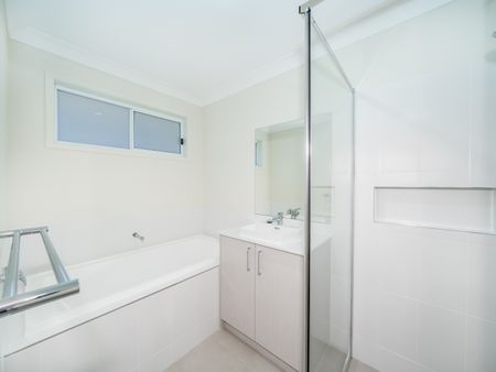 17 Tiger Quoll Drive, Lake Cathie NSW 2445 - House For Rent | Domain - Photo 5