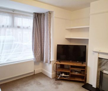 4 bedroom semi-detached house to rent - Photo 3