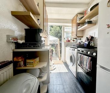 3 bedroom semi-detached house to rent - Photo 6