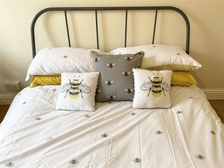 4 bedroom terraced house to rent - Photo 3