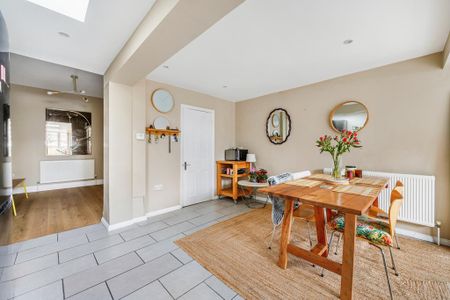 4 bedroom terraced house to rent - Photo 2