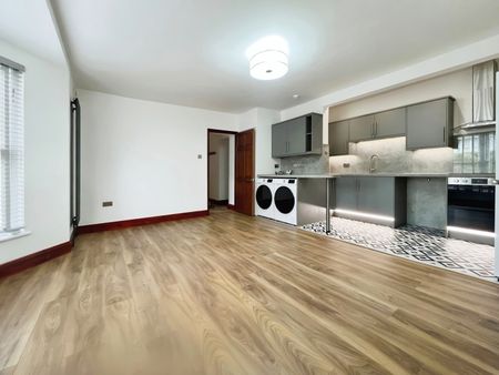3 bedroom apartment to rent Medina Villas, Hove - Photo 4