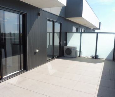 Location, Location! - Photo 6