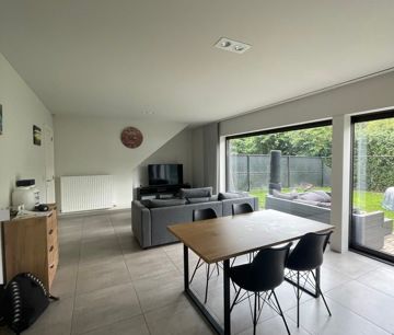 Moderne halfopen woning met terras en tuin - Photo 4