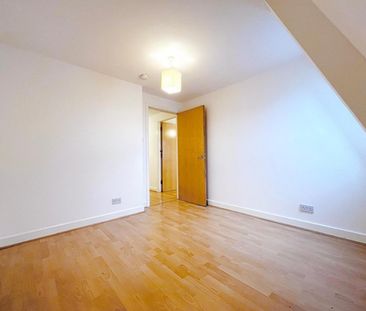 2 bedroom Flat To Let - Photo 4