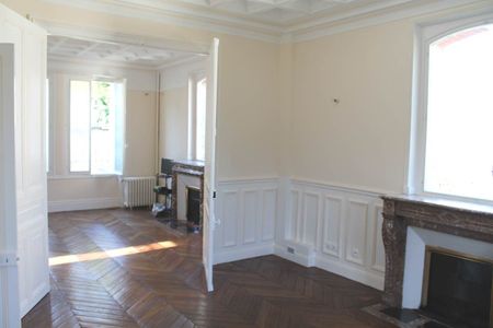 Location Maison 8 pièces 163m² VERNEUIL EN HALATTE 60550 - Photo 2