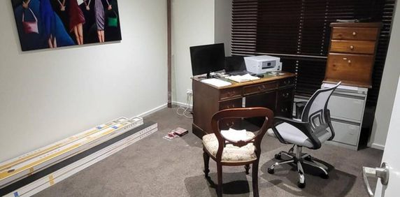 Quality Fully renovated dual occupancy close to hospital - Photo 2