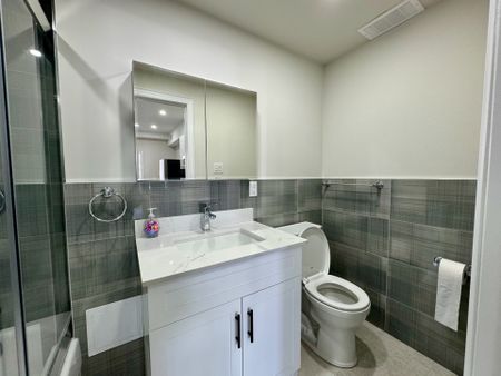 For Lease - 2007 Danforth Avenue, Toronto, Ontario - Photo 4