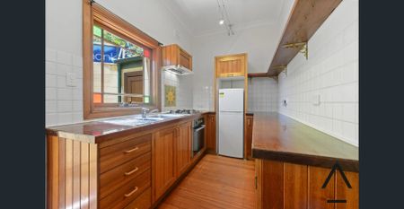 Stylish Two-Bedroom Apartment in the Heart of Vibrant Newtown - Photo 3