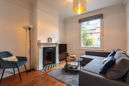 2 Bed Terraced House, Donnington Gardens, RG1 - Photo 3