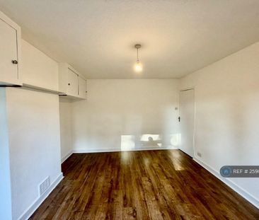 5 bedroom semi-detached house to rent - Photo 1