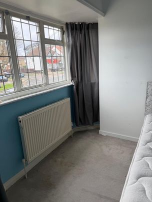 5 Bed Semi-Detached House, St Michaels Avenue, HA9 - Photo 1