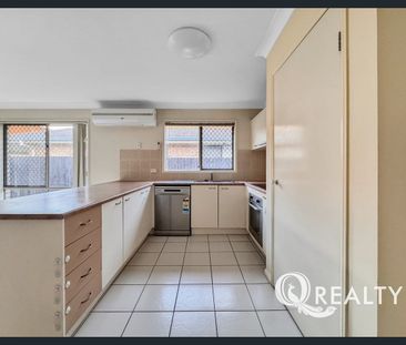 🏡Lovely Family Home In Prime Location! - Photo 3