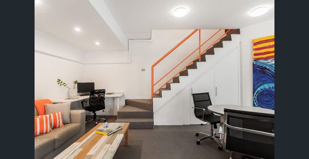 Bright and Spacious One bedroom Apartment in convenient location - Photo 1