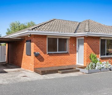 MODERN GROUND-FLOOR LIVING! - Photo 1