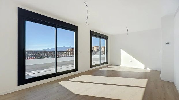 Ático de alquiler en Calle Menorca, Los Guindos - Parque Mediterráneo - Santa Paula - Foto 1