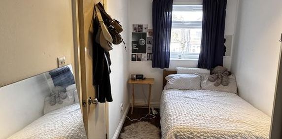 8 bedroom semi-detached house to rent - Photo 2