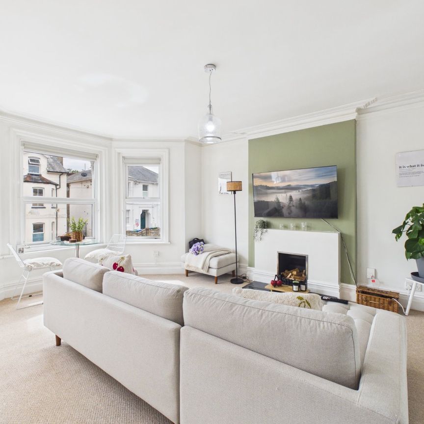 2 bedroom Maisonette in St. Michaels Road, Hampshire - Photo 1