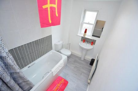 3 bedroom apartment to rent - Photo 2