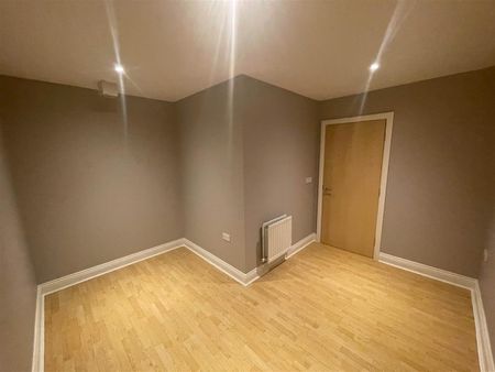 3 Bedroom Maisonette - Photo 3