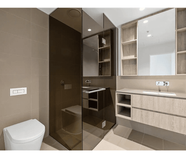 LUXURY THREE-BEDROOM RESIDENCE AT WEST SIDE PLACE - Photo 5
