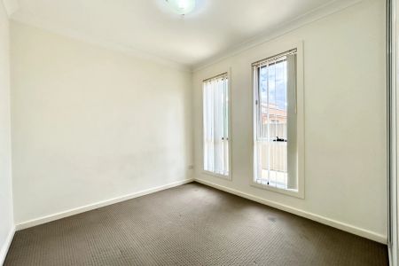 Private and peaceful three-bedroom granny flat in a highly convenient setting - Photo 2