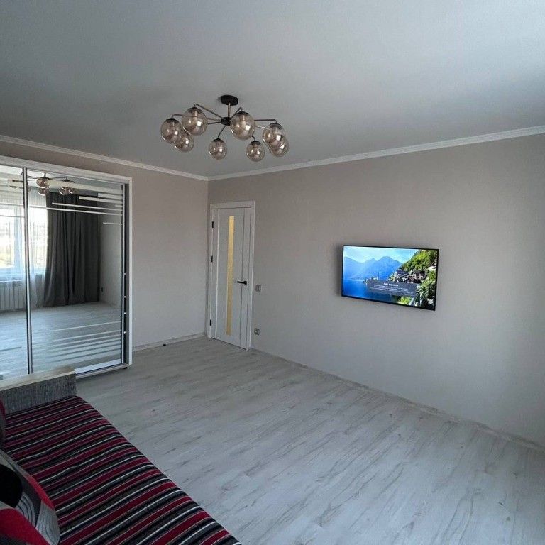 Inchiriez apartament cu 2 camere in zona Est - Photo 1