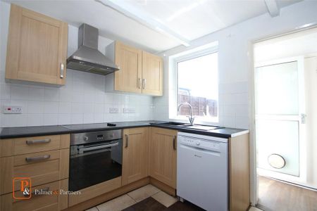 2 bedroom terraced house to rent - Photo 4