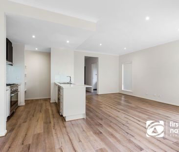 Light-Filled Family Home in a Peaceful Community - Photo 2