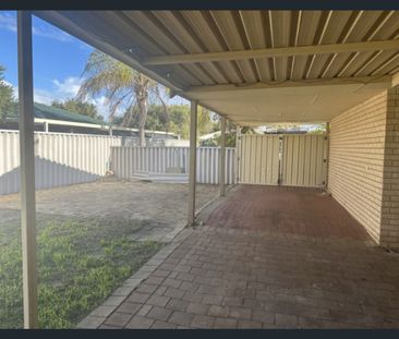 🏡 For Rent – 4 Erica Street, Coodanup WA 6210 - Photo 6