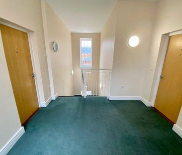 2 Bedroom Flat / Apartment - Consort Mews, Knowle - Photo 4