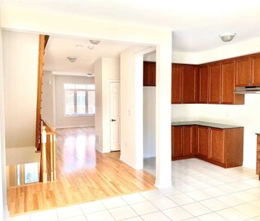 For Lease - 56 Gordon Circle, Newmarket, Ontario - Photo 2