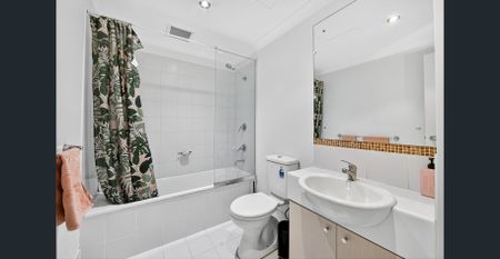 HEART OF SOUTH PERTH - Exquisite Double Story Residence - Photo 4