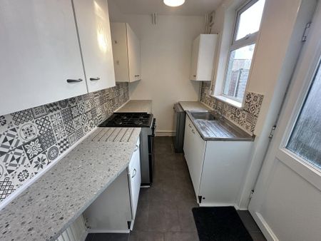 2 bedroom terraced house to rent - Photo 2