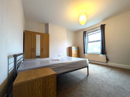 4 bedroom terraced house to rent - Photo 3