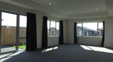 Modern Family Home in Sought-After Faringdon - Photo 3